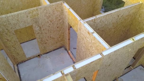 Výstavba Nového Moderního Modulárního Domu Stěny Kompozitních Dřevěných Desek Styropěnovou — Stock video