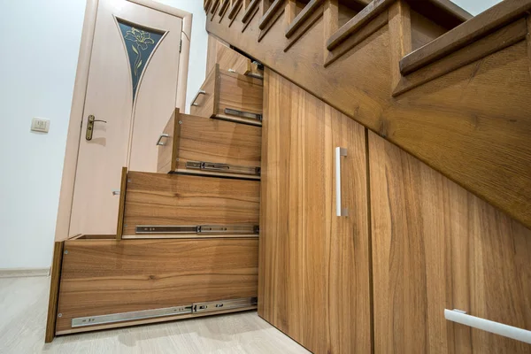 Σύγχρονη αρχιτεκτονική εσωτερικού με πολυτελή διάδρομο με γυαλιστερό woo — Φωτογραφία Αρχείου