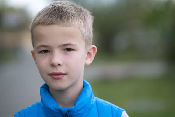 Close up portret słodkie dziecko chłopiec. — Zdjęcie stockowe