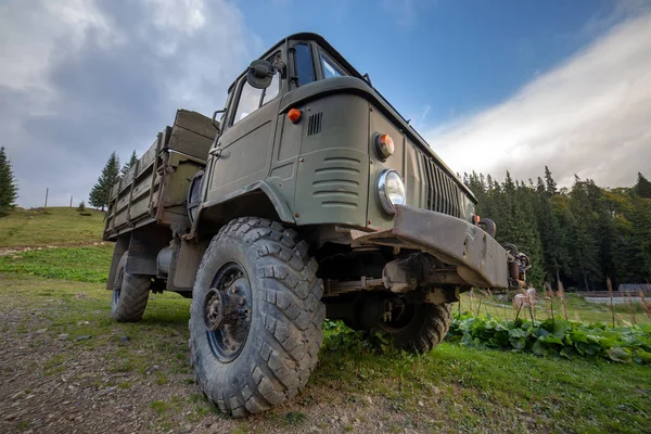 Old all terrain truck with big protector rubber tires for off ro — Stock Photo, Image