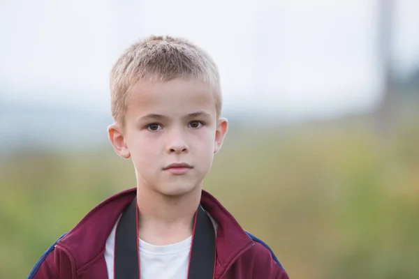 Portrait of a serious child boy outdoors. — Stock Photo, Image