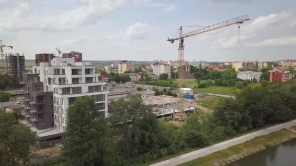 Luchtfoto Van Torenkraan Woongebouw Aanbouw — Stockvideo