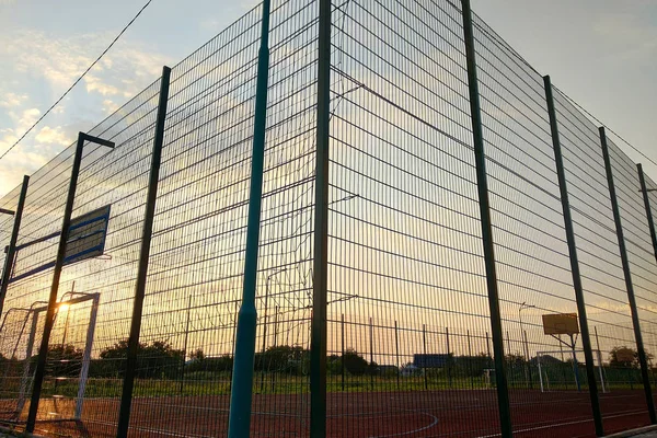 Ao ar livre mini campo de futebol e basquete com portão de bola e b — Fotografia de Stock