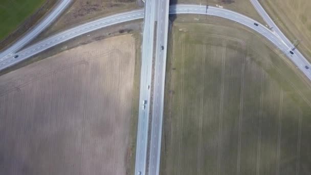 Vista Aérea Cima Para Baixo Intersecção Rodoviária Com Carros Trânsito — Vídeo de Stock