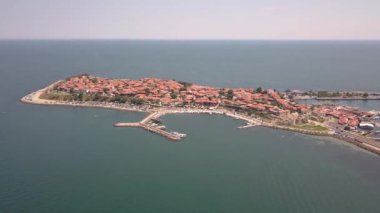 Bulgaristan 'ın Karadeniz kıyısındaki Nessebar antik kentinin havadan görünüşü.
