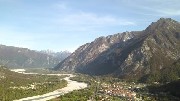 Vista Aérea Una Pequeña Ciudad Histórica Venzone Norte Italia Con — Vídeos de Stock