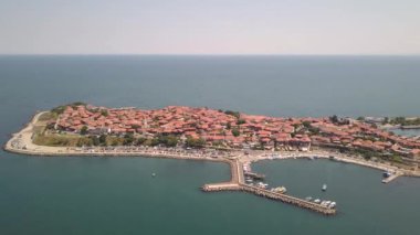 Bulgaristan 'ın Karadeniz kıyısındaki Nessebar antik kentinin havadan görünüşü.