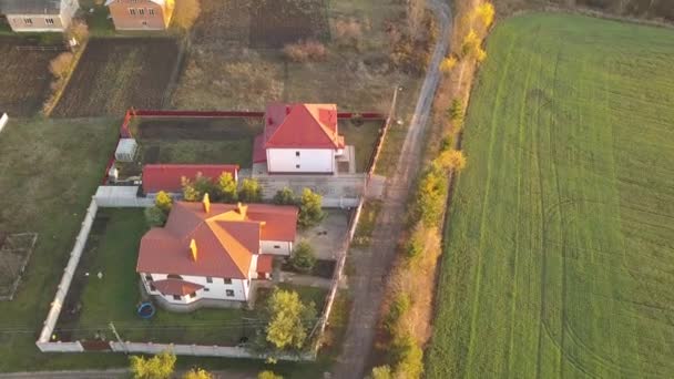 Letecká Krajina Malého Města Nebo Vesnice Řadami Obytných Domů Zelených — Stock video