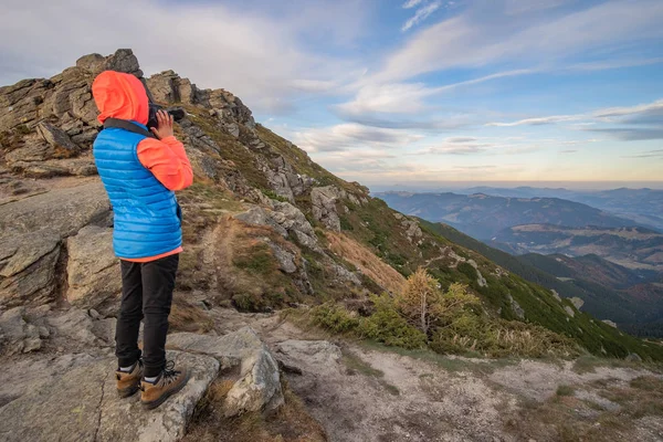 Young child boy hiker taking pictures in mountains enjoying view — Stock Photo, Image