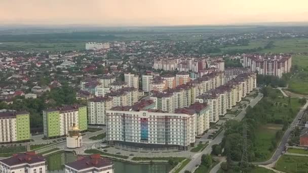 Luchtfoto Van Woonwijk Met Flatgebouwen Straten Ivano Frankivsk Stad Oekraïne — Stockvideo