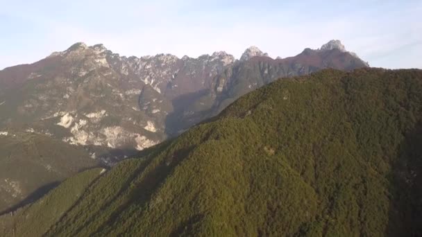 Vista Aérea Majestuosas Montañas Europeas Los Alpes — Vídeos de Stock