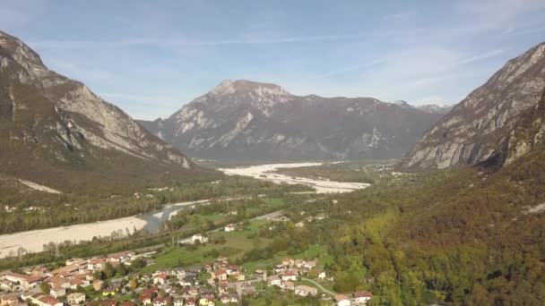 Flygfoto Över Liten Historisk Stad Venzone Norra Italien Med Röda — Stockvideo