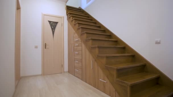 Arquitetura Moderna Interior Com Corredor Luxo Com Escadas Madeira Brilhante — Vídeo de Stock
