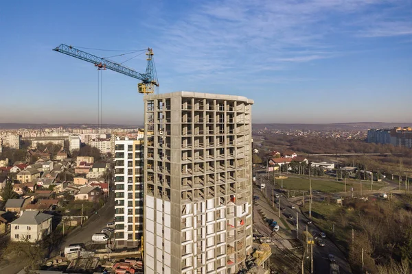 Widok z lotu ptaka betonowa rama wysokiego budynku mieszkalnego pod c — Zdjęcie stockowe