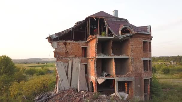 Depremden Sonra Harap Olmuş Eski Bir Binanın Havadan Görüntüsü Çökmüş — Stok video