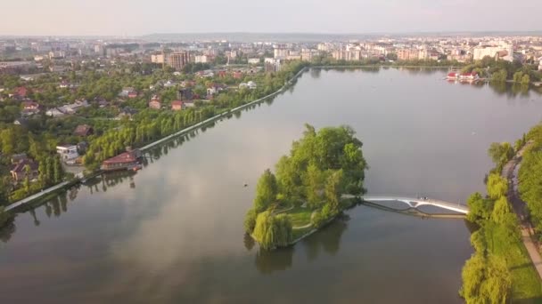 Vue Aérienne Grand Lac Une Île Dans Centre Ville Ivano — Video