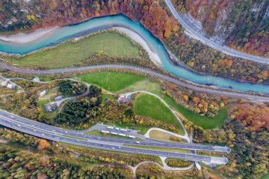 En üst şafak hava görüntüsü undegr 'den çıkan otoban hız yolu