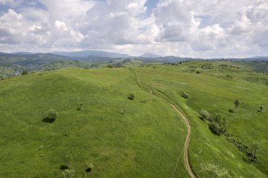 Yeşil Karpat Dağları 'nın havadan görünüşü