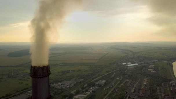 Vue Aérienne Hauts Tuyaux Cheminée Avec Fumée Grise Provenant Centrale — Video