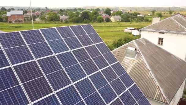 Bovenaanzicht Vanuit Lucht Van Nieuw Modern Woonhuis Huisje Met Blauw — Stockvideo