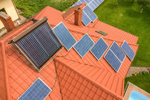 Aerial view of a new autonomous house with solar panels and wate — Stock Photo, Image