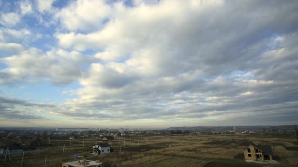Отрывок Времени Быстрыми Движущимися Грозовыми Облаками Голубом Небе — стоковое видео