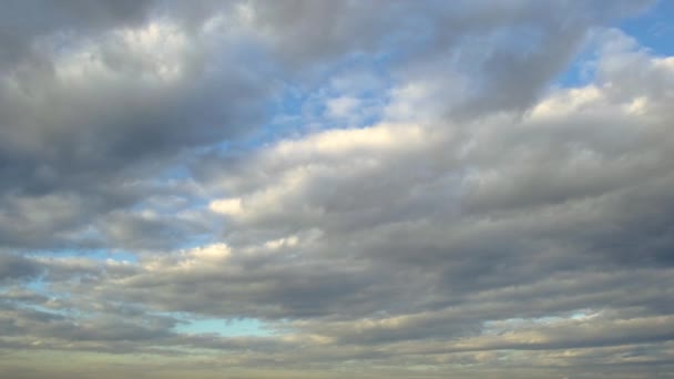 Zeitraffer Aufnahmen Mit Sich Schnell Bewegenden Gewitterwolken Blauen Himmel — Stockvideo