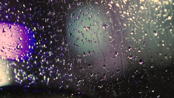 Primer Plano Gotas Agua Lluvia Vidrio Ventana Del Coche Con — Vídeo de stock