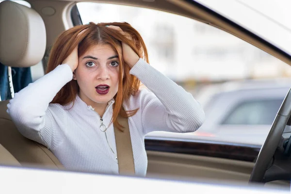 Closeup portrait of pissed off displeased angry aggressive woman — Stock Photo, Image