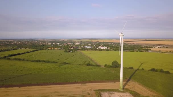 Αεροφωτογραφία Των Γεννητριών Ανεμογεννητριών Αγρούς Παραγωγής Καθαρής Οικολογικής Ηλεκτρικής Ενέργειας — Αρχείο Βίντεο