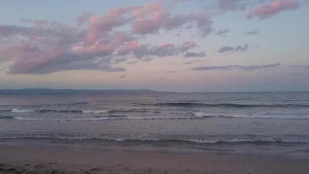 Vue Aérienne Une Surface Mer Avec Des Vagues Eau Bleue — Video