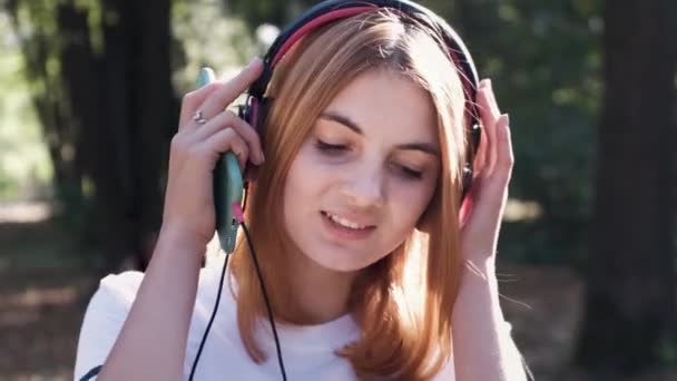 Portrait Pretty Positive Teenage Girl Red Hair Listening Music Pink — ストック動画