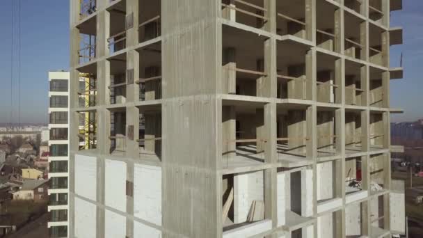 Bir Şehirde Inşaat Halindeki Yüksek Apartmanın Beton Çerçevesinin Havadan Görünüşü — Stok video