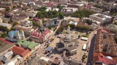 Ukrayna 'nın İvano-Frankivsk kentindeki tarihi merkezin hava manzarası.