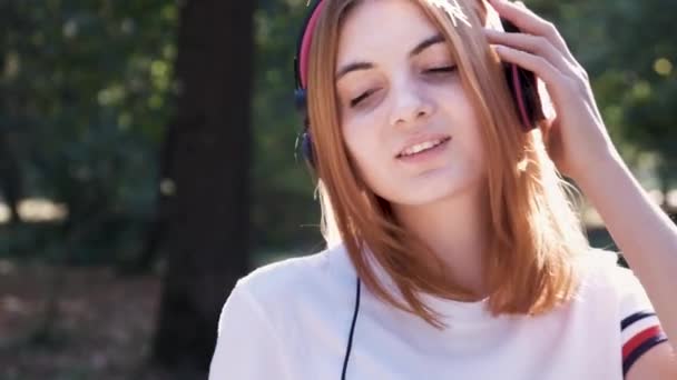 Portrait Pretty Positive Teenage Girl Red Hair Listening Music Pink — ストック動画