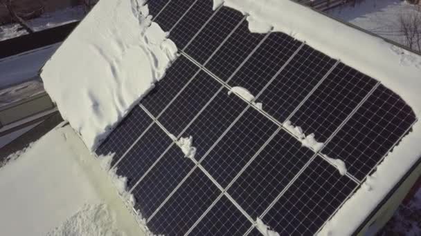 Surface Rapprochée Sur Toit Maison Recouvert Panneaux Solaires Hiver Avec — Video