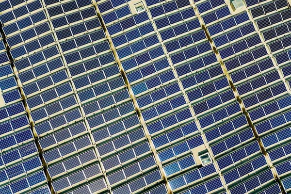 Vista Aérea Muchos Paneles Solares Fotovoltaicos Montados Techo Edificio Industrial — Foto de Stock