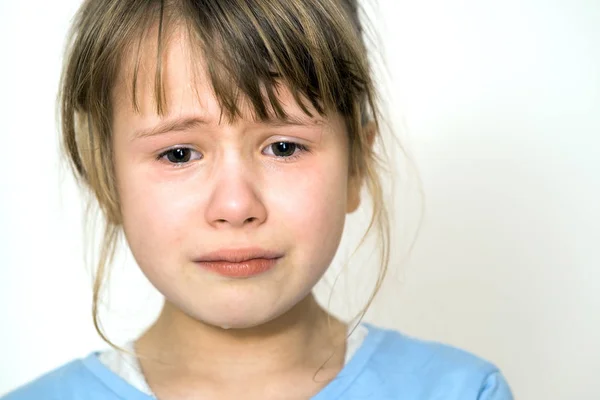 Primer Plano Retrato Niña Llorando Triste —  Fotos de Stock