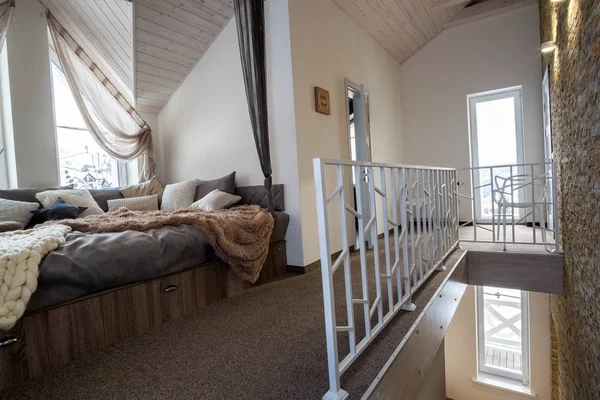 Intérieur Une Maison Contemporaine Avec Couloir Spacieux Portes Chambre Balustrade — Photo