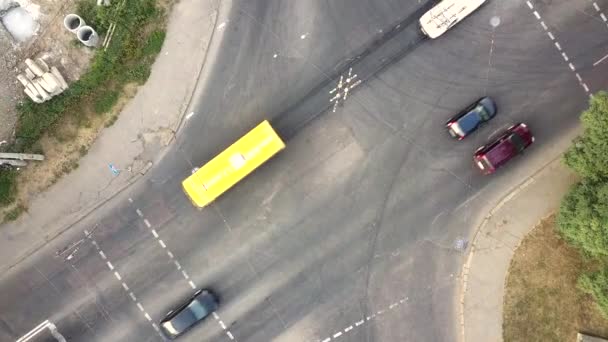 Von Oben Nach Unten Luftaufnahme Des Stadtverkehrs Mit Autos Die — Stockvideo