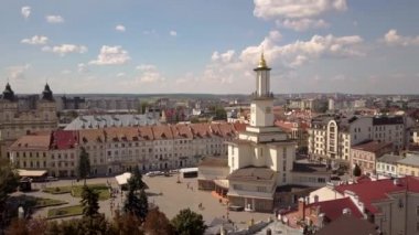 Ukrayna 'nın İvano-Frankivsk kentindeki tarihi merkezin hava manzarası.