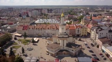 Ukrayna 'nın İvano-Frankivsk kentindeki tarihi merkezin hava manzarası.