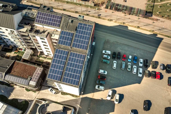 Vista Aerea Pannelli Fotovoltaici Solari Tetto Blocco Residenziale Produzione Energia — Foto Stock