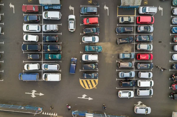 Vista Superior Muitos Carros Estacionados Estacionamento — Fotografia de Stock