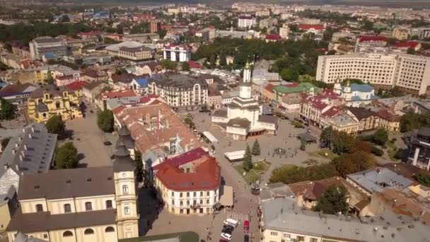 ウクライナのイヴァーノ フランキーフスク市の歴史的中心部の空中ビュー — ストック動画