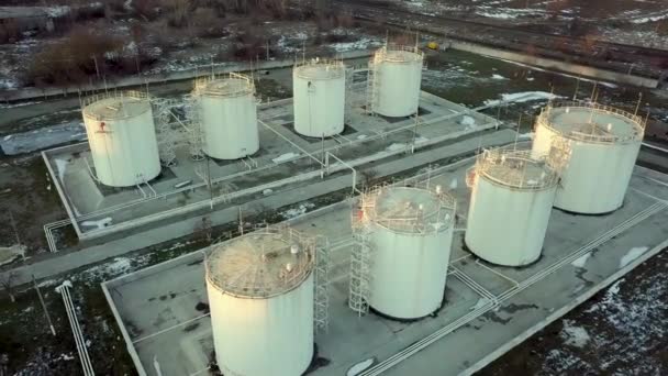 Аэросъемка Больших Топливных Резервуаров Бензиновой Индустриальной Зоне — стоковое видео