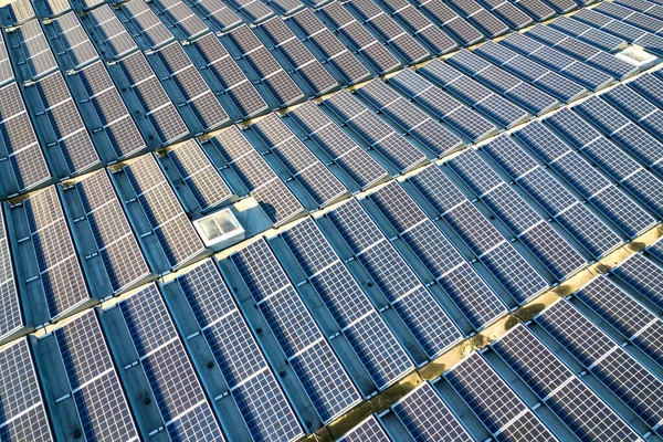 Vista Aérea Muchos Paneles Solares Fotovoltaicos Montados Techo Edificio Industrial — Foto de Stock