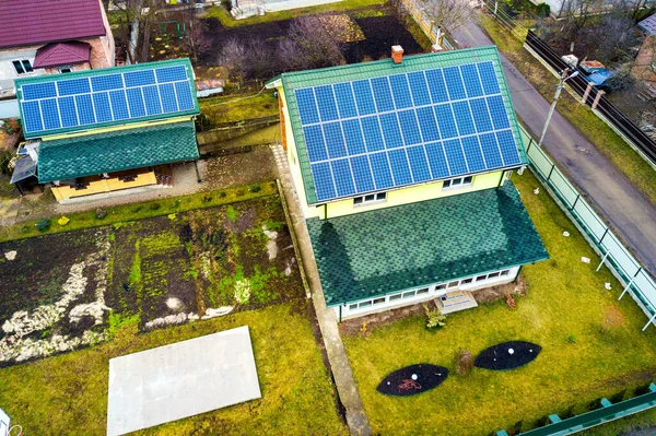 Vue Aérienne Nouveau Chalet Résidentiel Moderne Avec Système Panneaux Solaires — Photo