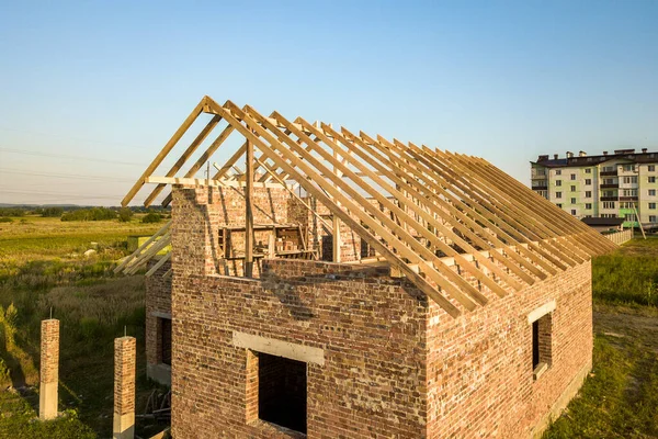 Casa Ladrillo Sin Terminar Con Estructura Techo Madera Construcción — Foto de Stock