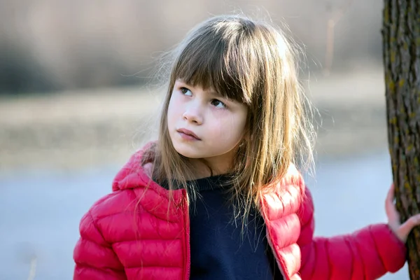 Portrait Pretty Child Girl Standing Tree Trunk Autumn Outdoors — Stockfoto